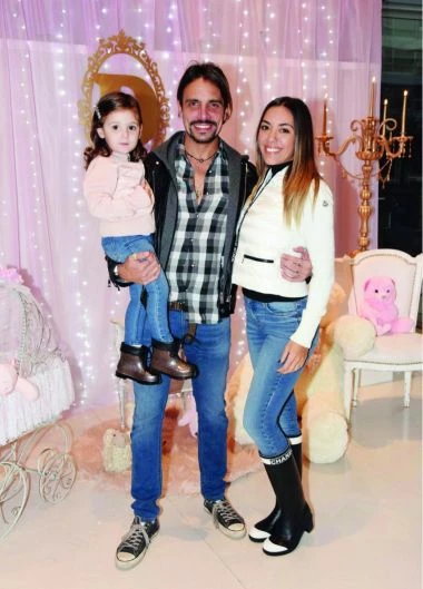 Floppy Tesouro junto a su marido y su hija