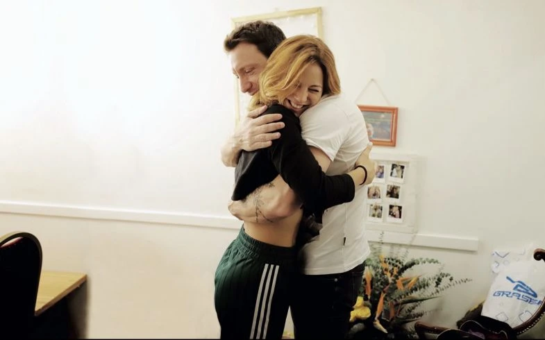 Flor la rompe con Nico Vázquez en la calle Corrientes.