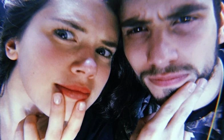 Delfina y el español se llevan de mil maravillas.