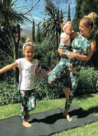 Anderson también lo hace con sus hijas.