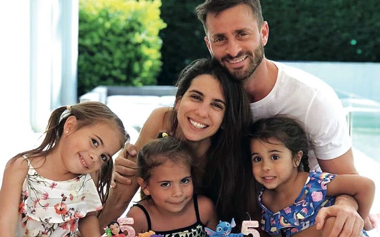 La familia de Cinthia unida y feliz.