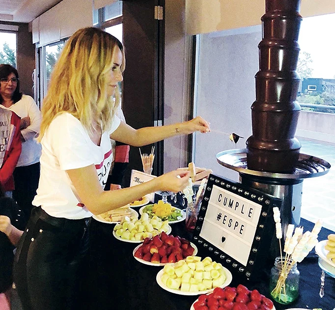 Rojas probó el volcán de chocolate.