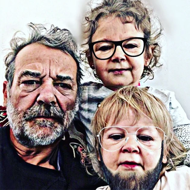 Pedro Alfonso y sus hijas.