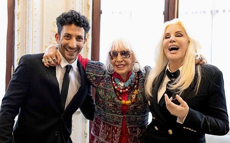 Susana junto a les Minujín