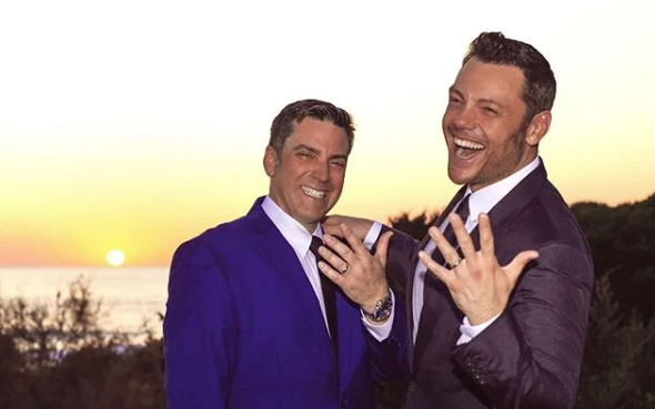 Tiziano Ferro junto a su flamante esposo