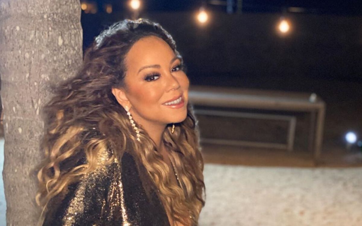 La foto de Mariah Carey metida a la piscina con un vestido de gala