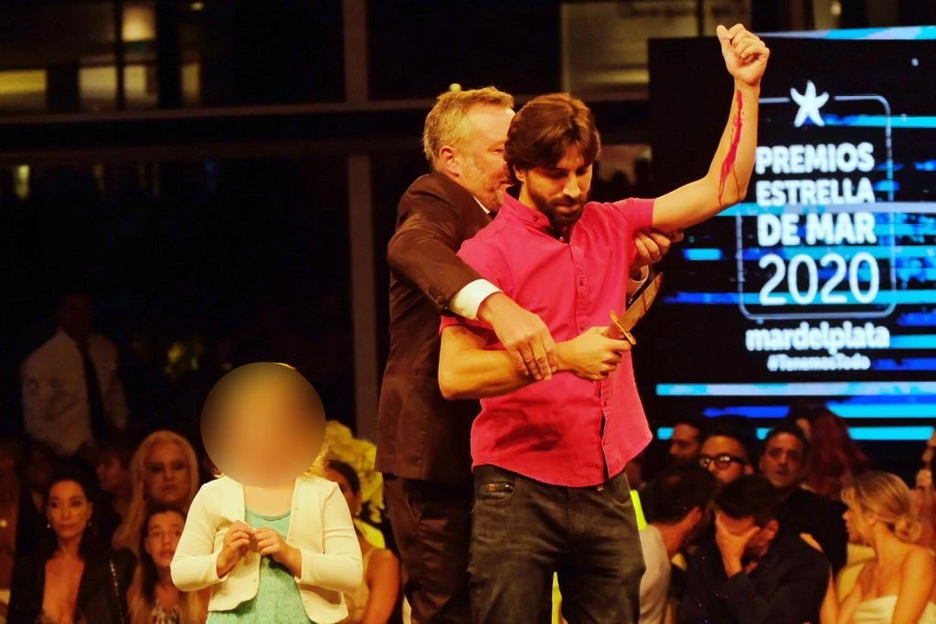 Conmoción en los Estrella de Mar: un director se cortó las venas en el escenario