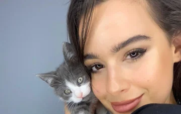 Flor Jazmín Peña con su gato. (Instagram)