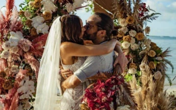 Tras 16 años de noviazgo, Diego Torres pasó por el altar y se casó con Débora Bello