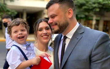 ¡Dieron el sí! El periodista Nacho Otero se casó con Natalia Tanno: Los acompañó su hijo León