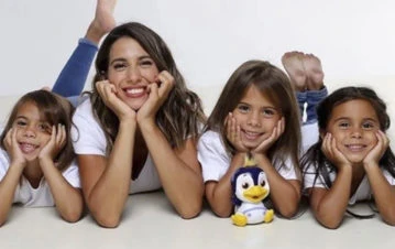 Las increíbles fotos retro de Cinthia Fernández que provocaron los chistes de sus hijas: "Mamá, parecías un varoncito"