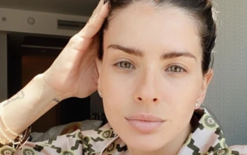 La China Suárez se mostró patinando en el living de su casa y se vio un detalle muy particular