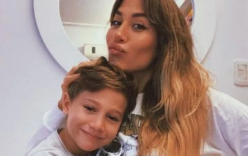 El excéntrico cambio de look de Momo, el hijo de Jimena Barón