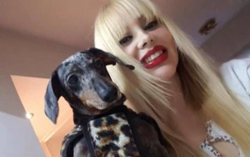 Cómo vive hoy Flavia Miller, la vedette que provocó el cenicerazo de Susana a Roviralta: "Trabajo hace 4 años en una peluquería"