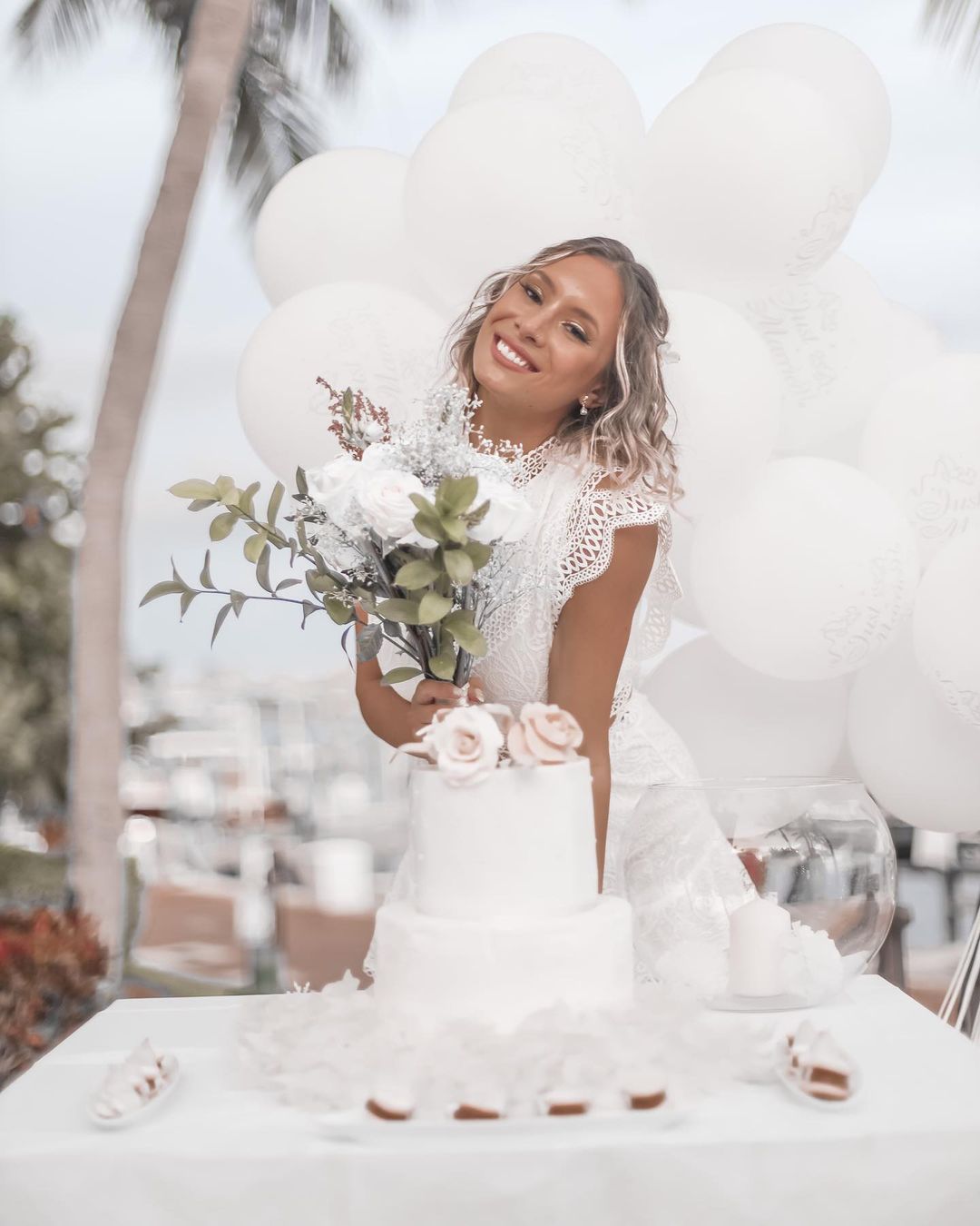 El lujoso casamiento de la ex Combate Flor Moyano en Miami: «Mi corazón  explota de felicidad» – Revista Paparazzi
