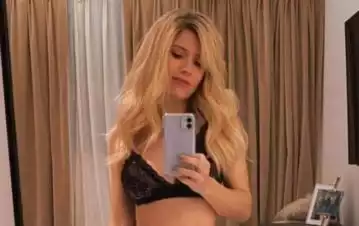 Cuál es el motivo por el que Laurita Fernández comparte fotos con poca ropa al despertar