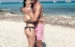Camila Salazar y su marido en una playa de Ibiza