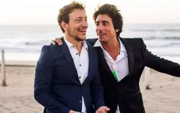 La divertida y emotiva imagen de Nico Vázquez junto a Coca, la perrita que era de su hermano Santiago