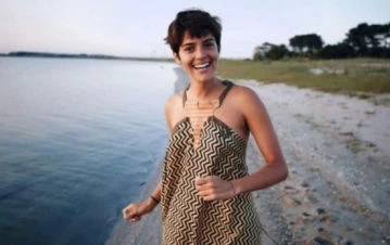 Calu Rivero logró poner su nombre Dignity en el DNI y lo mostró con orgullo