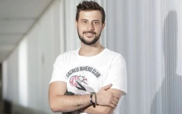 ¡Transgresor y polémico! El llamativo look con el que Diego Leuco rompió la formalidad de Telenoche