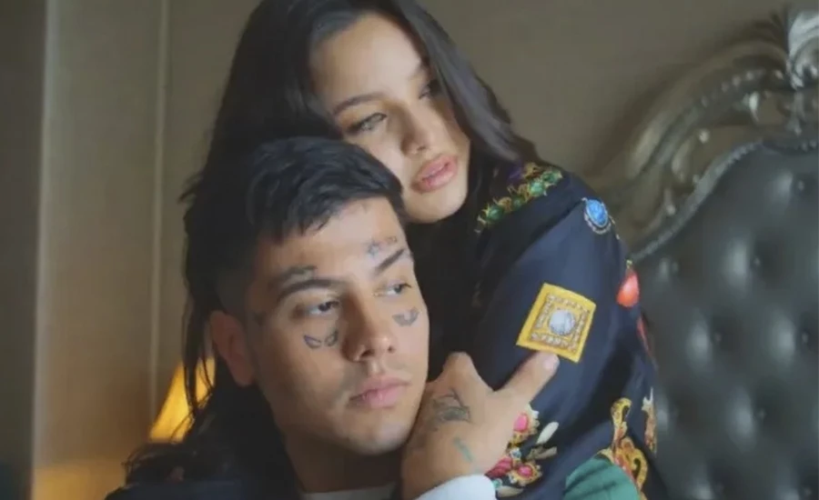 El Duki sale con Emilia Mernes