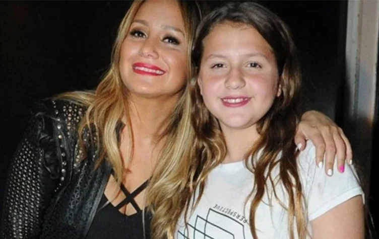 Karina la princesita le puso los puntos a su hija