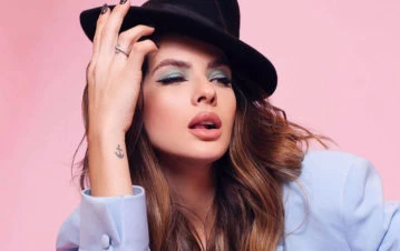 ¡En topless! Quién fue el encargado de sacarle una sensual foto a la China Suárez dentro de la intimidad