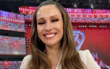 ¡Qué destape! Pampita sorprendió con un video bajo la ducha en su camarín de La Academia