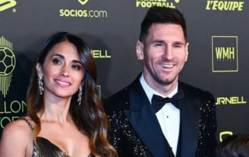 Los sofisticados looks de Lionel Messi y Antonela Roccuzzo en la alfombra roja del Balón del Oro 2021