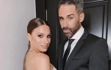 La original sorpresa que Tefi Russo le dio al Pollo Alvarez por el aniversario de casados: "Me esperó con..."