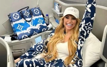 ¿Y duerme en el piso? Acusan a Vicky Xipolitakis de viajar a Miami con cartera réplica millonaria: las fotos