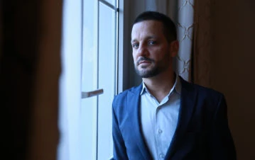 La foto de Rodrigo de la Serna con una fanática en plena calle que se volvió viral