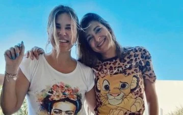 ¡Emoción! Nazarena Vélez se reencontró con su hermana y la presentó en público: “Hacía dos años que...”