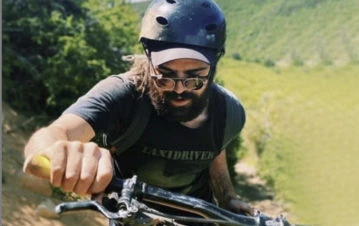 Las fotos de Peter Lanzani en sus misteriosas vacaciones: a dónde fue