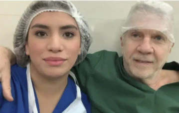 ¡Bochornoso! Alberto Ferriols reapareció en un video operando a una de sus hijas con Beatriz Salomón: “Vamos al quirófano”