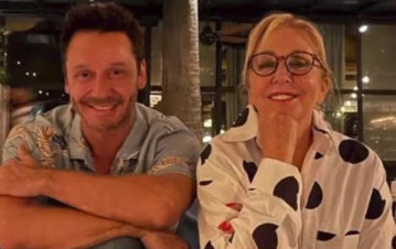 El asombroso parecido de la mamá de Benjamín Vicuña con una famosa conductora: "Es igualita a..."