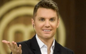 ¡Lo mataron! Las mejores reacciones por el insólito nuevo look de Santiago del Moro en MasterChef: “Polémico ese…”