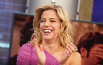 Justina Bustos generó una gran polémica en España por el look atrevido look que usó para aparecer en tevé