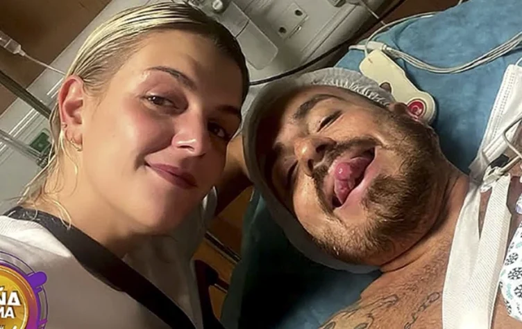 La primera foto de Fede Bal tas ser operado en Brasil