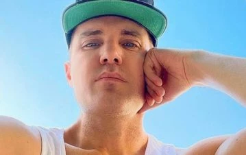 ¡Qué raro! Santiago del Moro explicó por qué odia sacarse fotos: “La culpa es de mi mamá porque..."