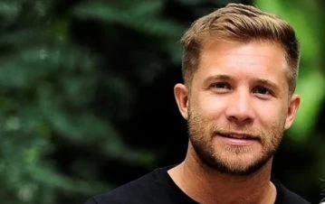 Por cuántos dólares Tacho Riera vende las fotos y videos de sus pies