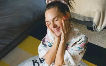 Julieta Nair Calvo mostró por primera vez la carita de su bebé, a un mes de su nacimiento: "Mi chanchito rosa"