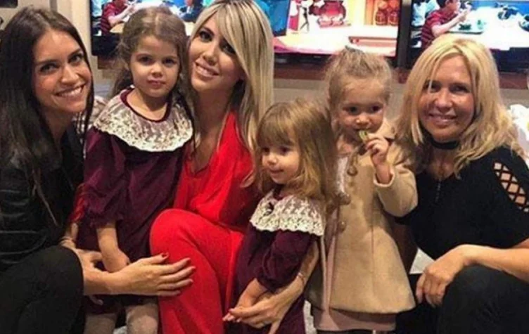 Wanda y Zaira le pagan un sueldo a Nora para que cuide a sus hijos