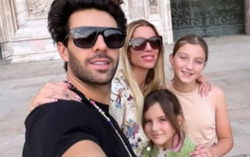 Nicole Neumann viajó a Europa con dos de sus hijas y celebró su aniversario con Manu Urcera: "Feliz"