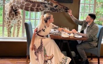 El vestido "de jirafas" que usó Wanda Nara en África es de Verónica Lozano, sale una fortuna y trajo problemas