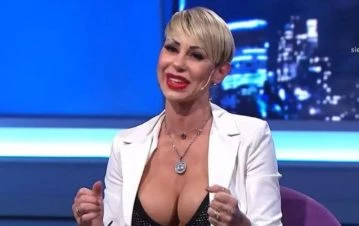 Mónica Farro reveló cuál es el enorme sacrificio que hace el Chino Leunis para conducir El hotel de los famosos