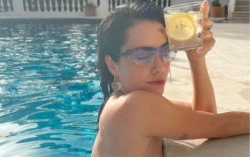 El álbum de fotos de Lali Espósito en sus vacaciones españolas en topless y con... ¿nuevo novio?