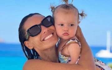 ¡Se largó! Pampita mostró los primeros pasos de su hija Anita García Moritán en Ibiza