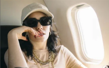 El extravagante accesorio que Lali Espósito se puso en los dientes