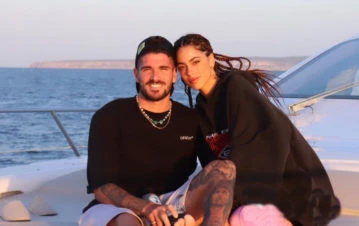 El romántico paseo de Tini Stoessel y Rodrigo de Paul en un lujoso yate en Ibiza
